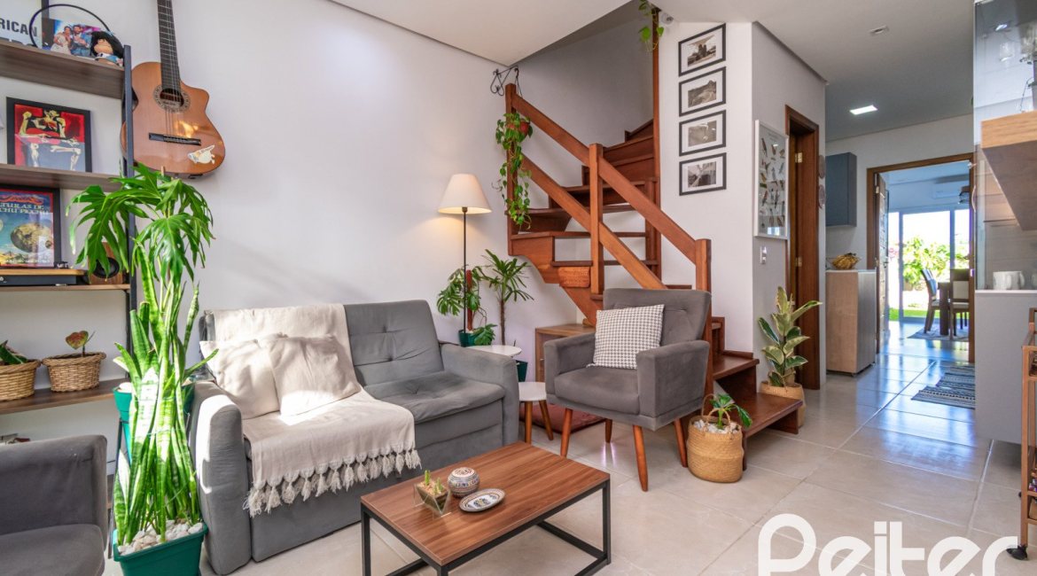 Casa à venda com 67m², 2 dormitórios, 1 vaga, no bairro Hípica em Porto Alegre