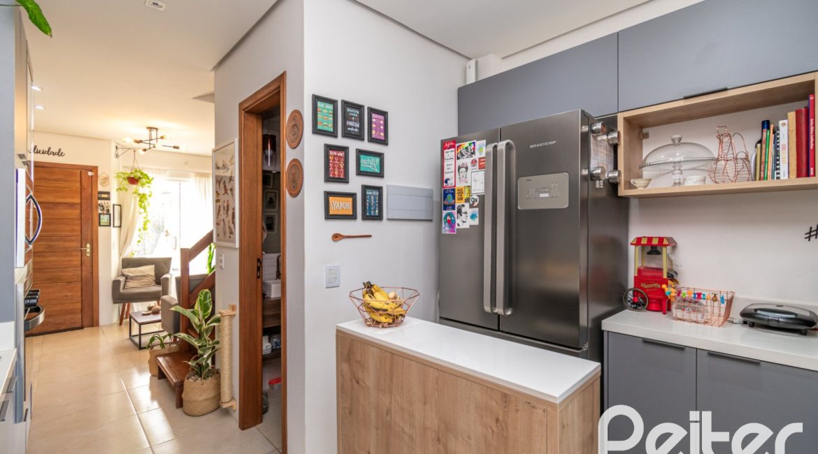 Casa à venda com 67m², 2 dormitórios, 1 vaga, no bairro Hípica em Porto Alegre