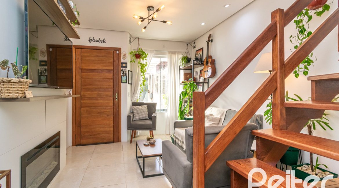 Casa à venda com 67m², 2 dormitórios, 1 vaga, no bairro Hípica em Porto Alegre