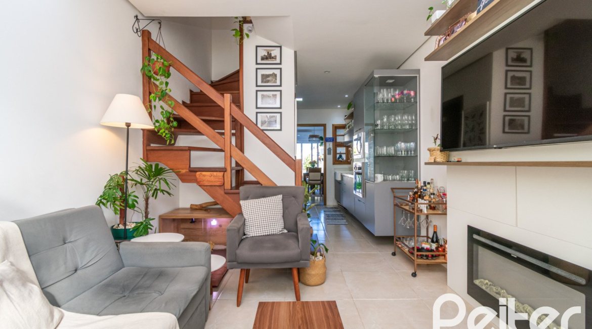 Casa à venda com 67m², 2 dormitórios, 1 vaga, no bairro Hípica em Porto Alegre