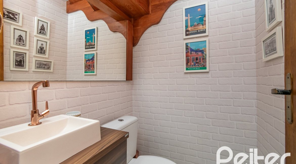 Casa à venda com 67m², 2 dormitórios, 1 vaga, no bairro Hípica em Porto Alegre