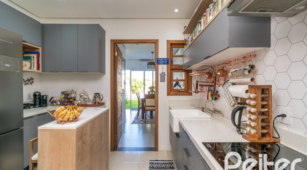 Casa à venda com 67m², 2 dormitórios, 1 vaga, no bairro Hípica em Porto Alegre