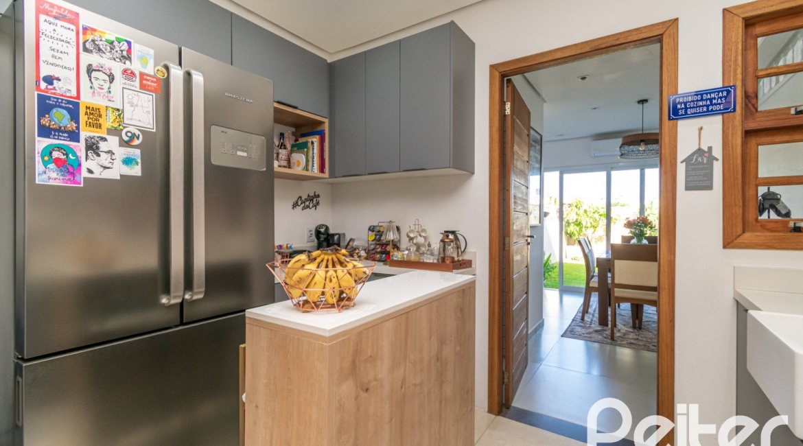 Casa à venda com 67m², 2 dormitórios, 1 vaga, no bairro Hípica em Porto Alegre