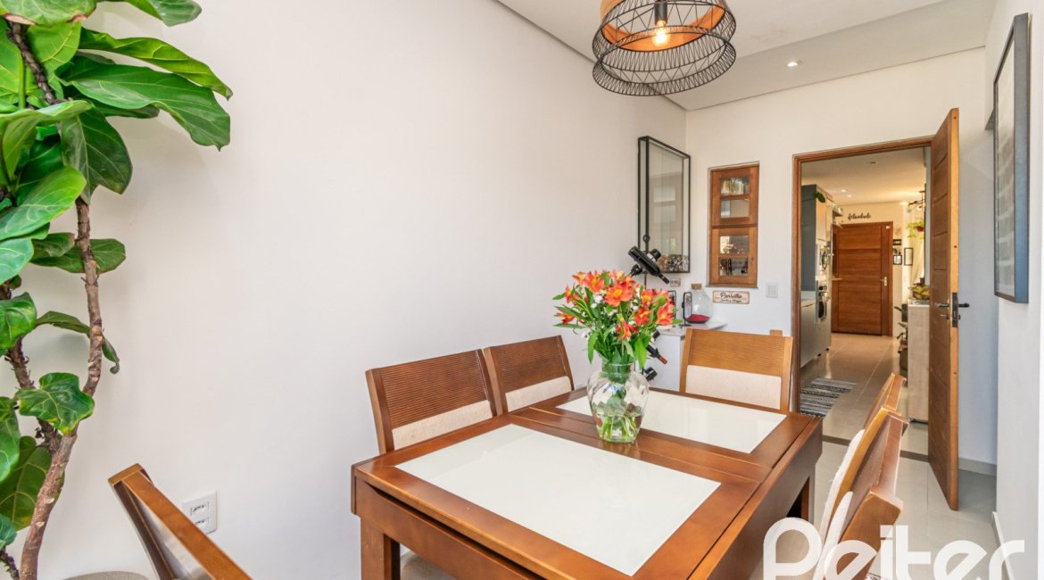 Casa à venda com 67m², 2 dormitórios, 1 vaga, no bairro Hípica em Porto Alegre