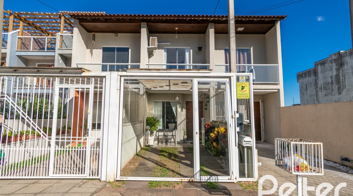 Casa à venda com 67m², 2 dormitórios, 1 vaga, no bairro Hípica em Porto Alegre