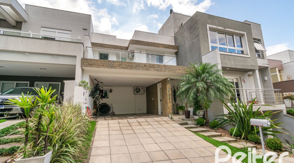 Casa em Condomínio à venda com 195m², 3 dormitórios, 1 suíte, 4 vagas, no bairro Vila Nova em Porto Alegre