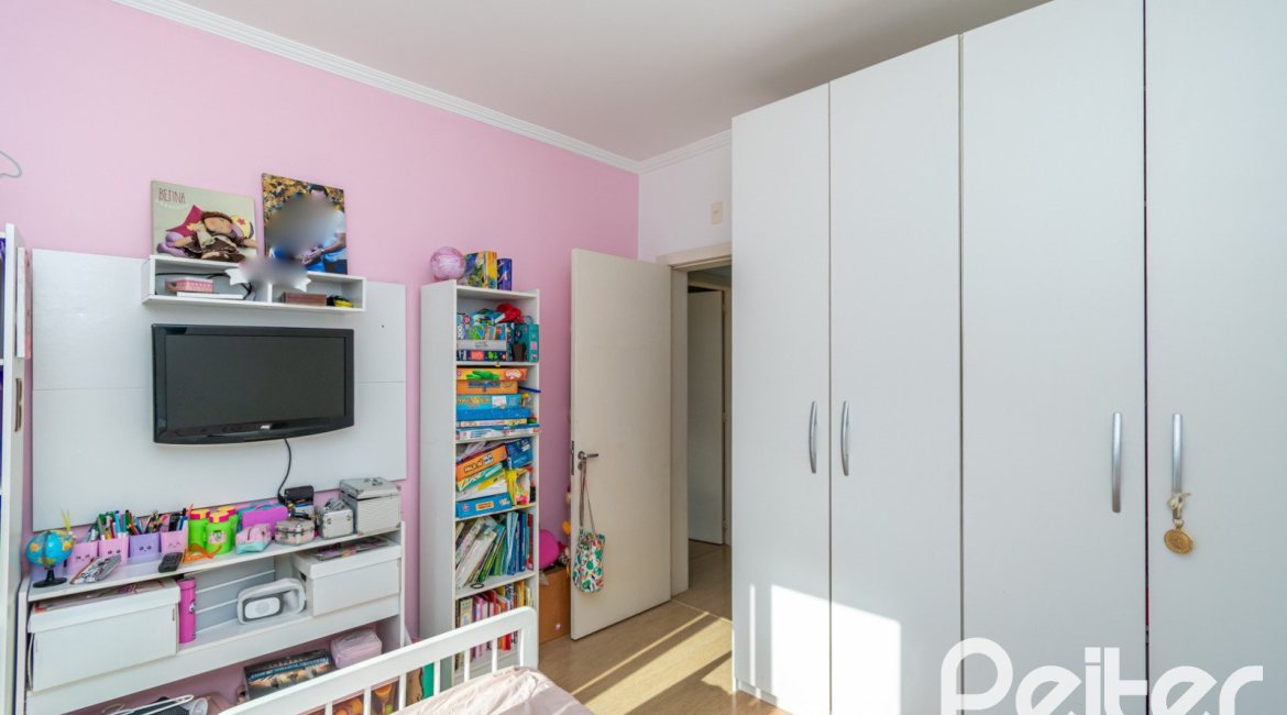 Casa em Condomínio à venda com 195m², 3 dormitórios, 1 suíte, 4 vagas, no bairro Vila Nova em Porto Alegre