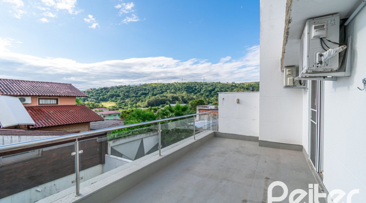 Casa em Condomínio à venda com 195m², 3 dormitórios, 1 suíte, 4 vagas, no bairro Vila Nova em Porto Alegre