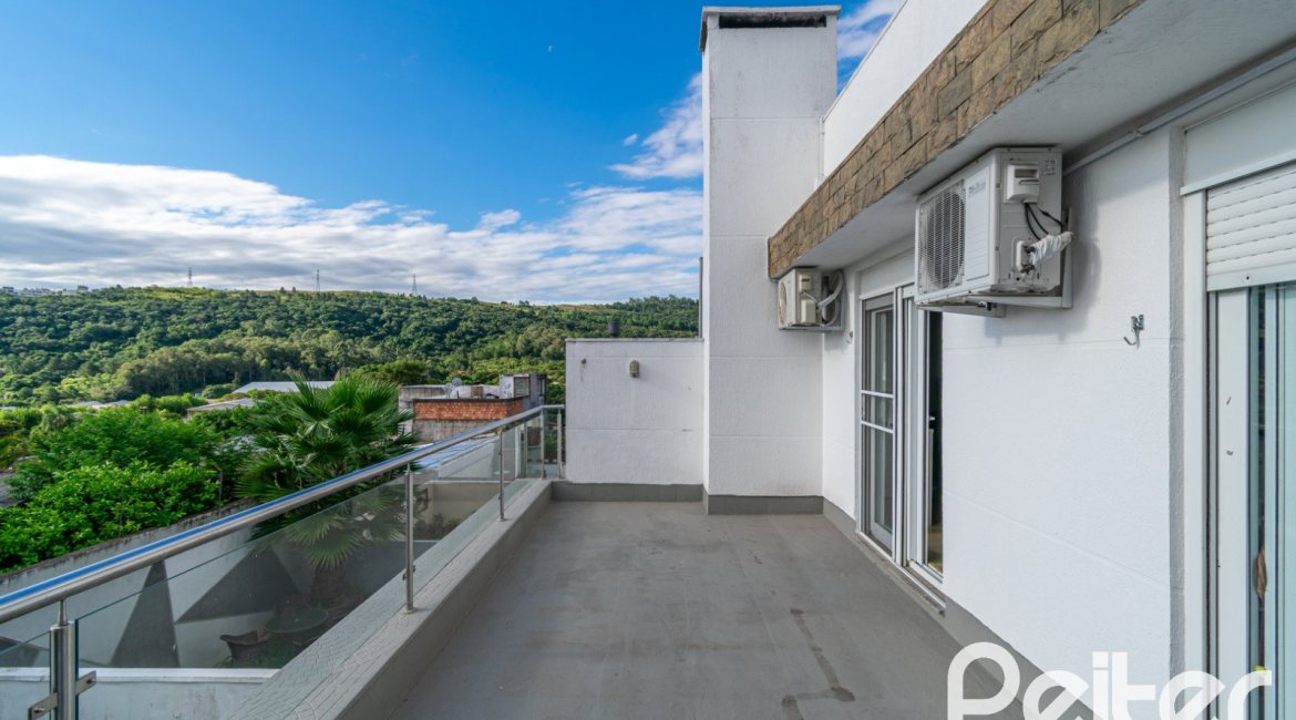 Casa em Condomínio à venda com 195m², 3 dormitórios, 1 suíte, 4 vagas, no bairro Vila Nova em Porto Alegre