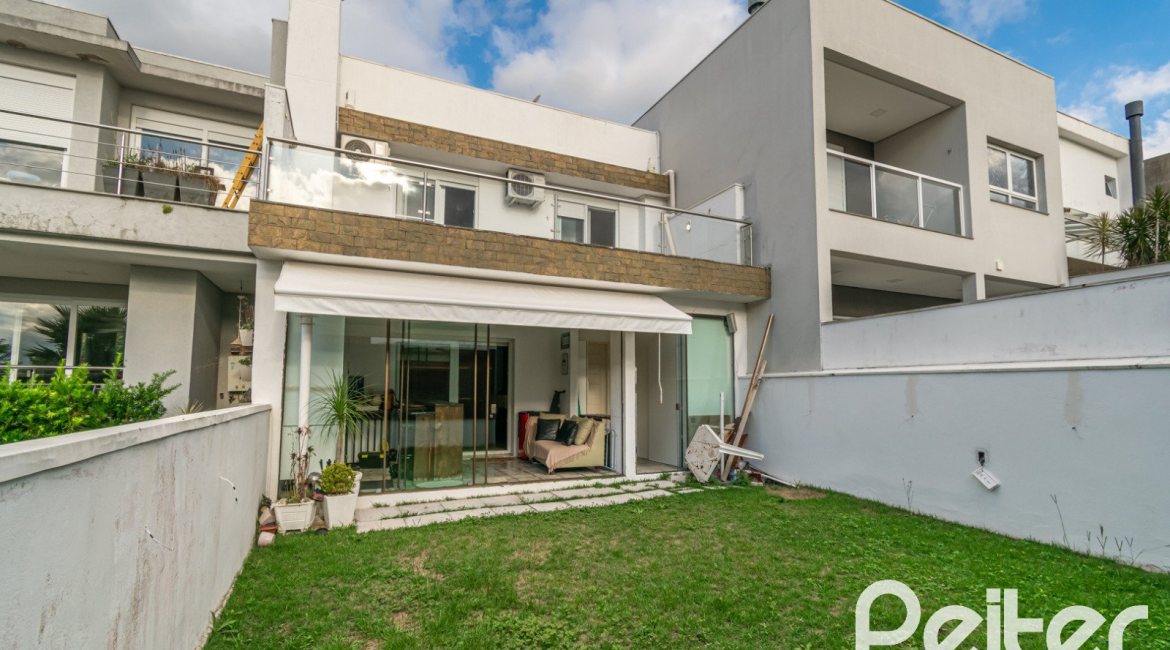 Casa em Condomínio à venda com 195m², 3 dormitórios, 1 suíte, 4 vagas, no bairro Vila Nova em Porto Alegre