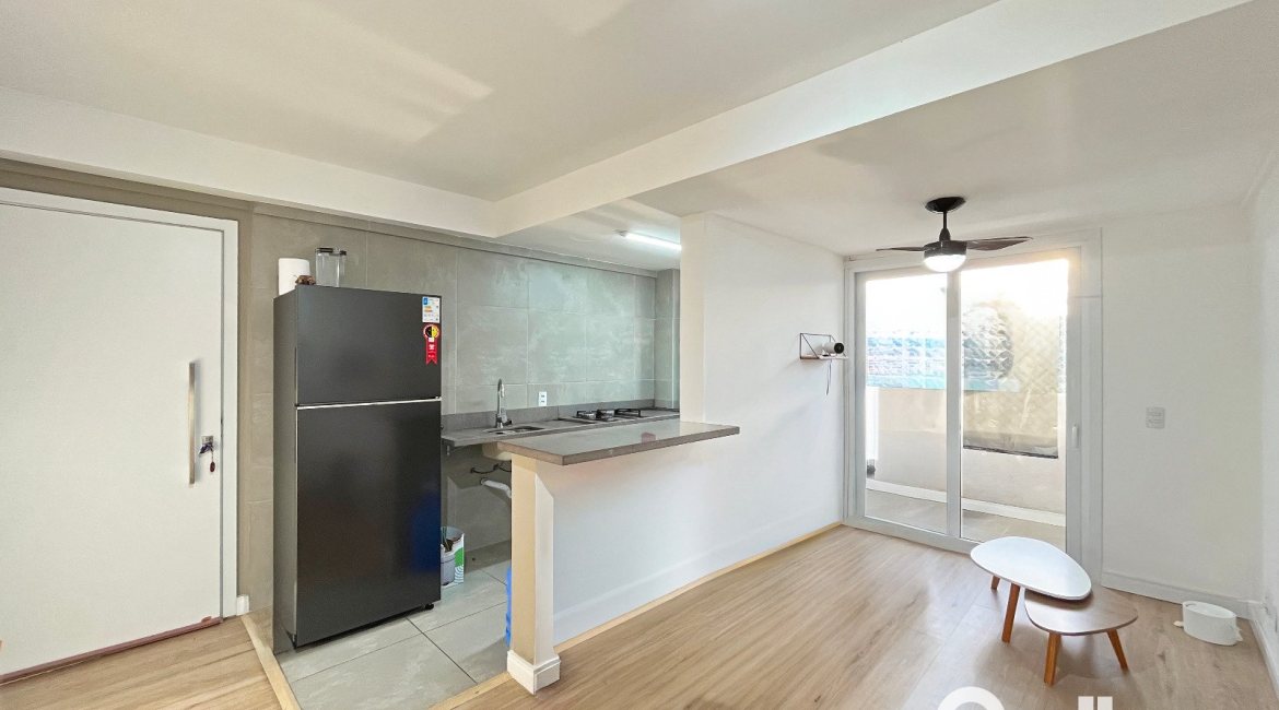 Apartamento à venda com 50m², 2 dormitórios, 1 vaga, no bairro Glória em Porto Alegre