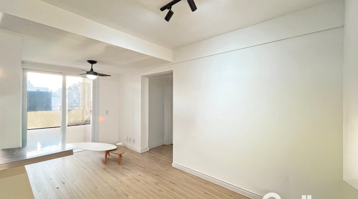 Apartamento à venda com 50m², 2 dormitórios, 1 vaga, no bairro Glória em Porto Alegre