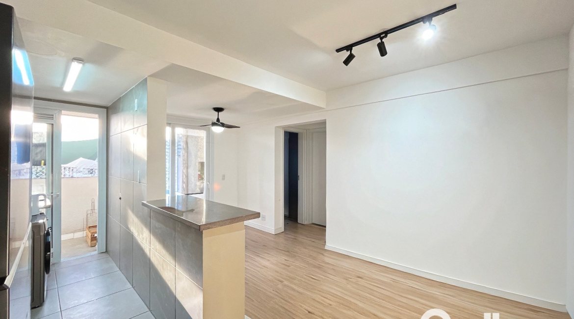 Apartamento à venda com 50m², 2 dormitórios, 1 vaga, no bairro Glória em Porto Alegre