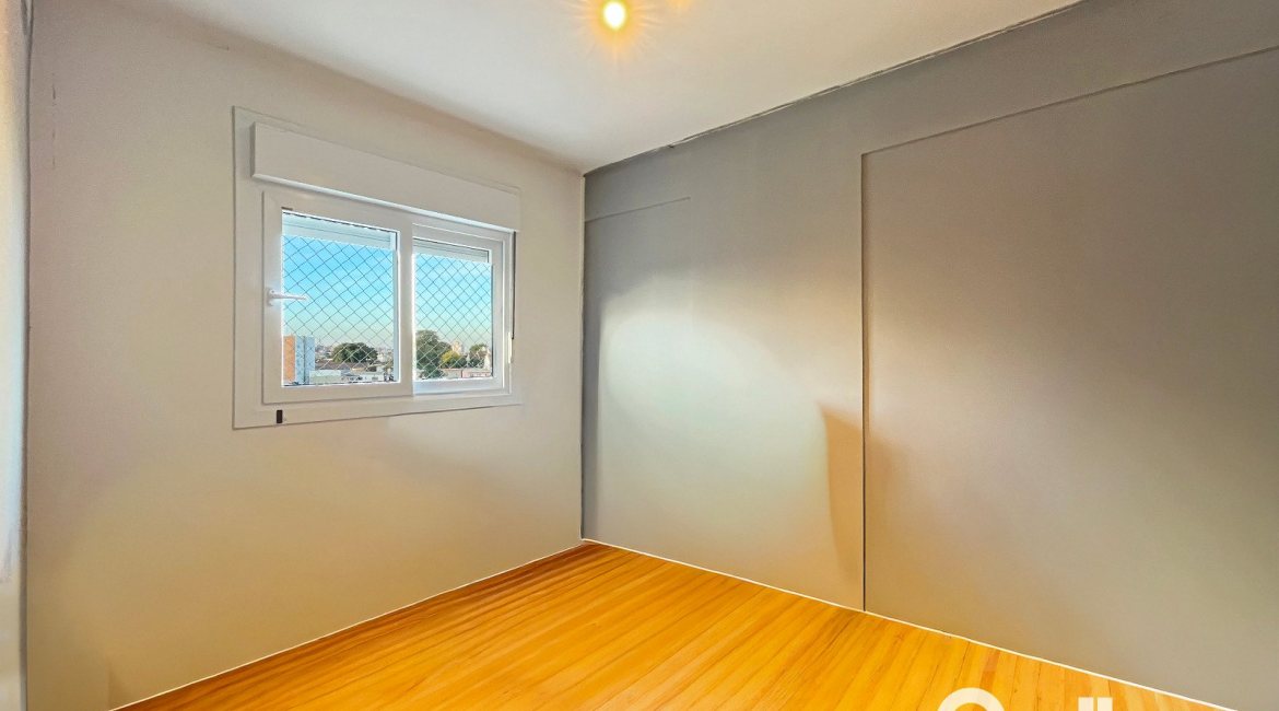 Apartamento à venda com 50m², 2 dormitórios, 1 vaga, no bairro Glória em Porto Alegre