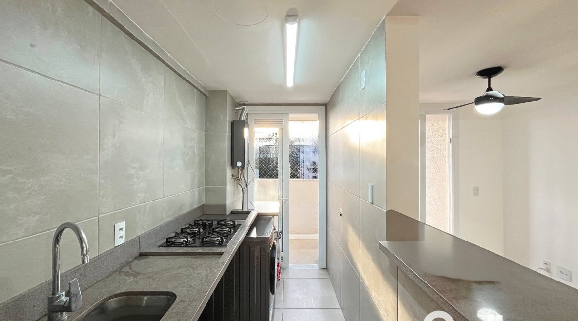 Apartamento à venda com 50m², 2 dormitórios, 1 vaga, no bairro Glória em Porto Alegre