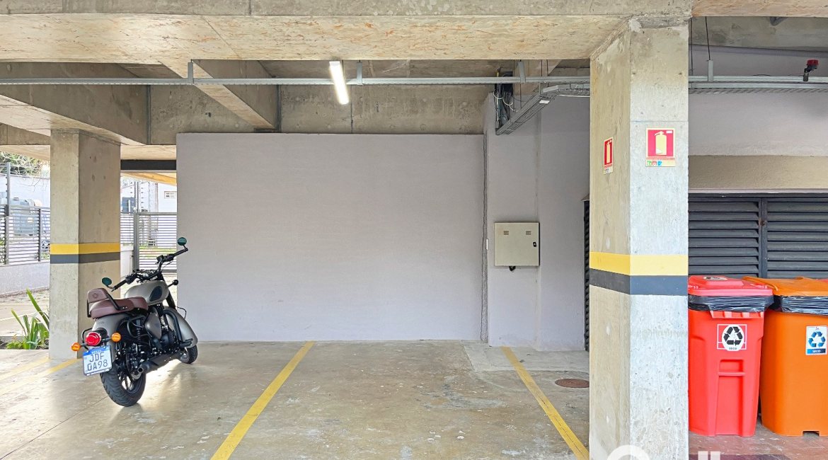 Apartamento à venda com 50m², 2 dormitórios, 1 vaga, no bairro Glória em Porto Alegre