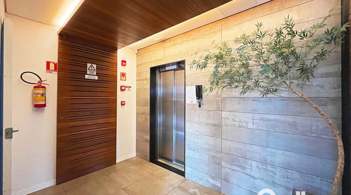 Apartamento à venda com 50m², 2 dormitórios, 1 vaga, no bairro Glória em Porto Alegre