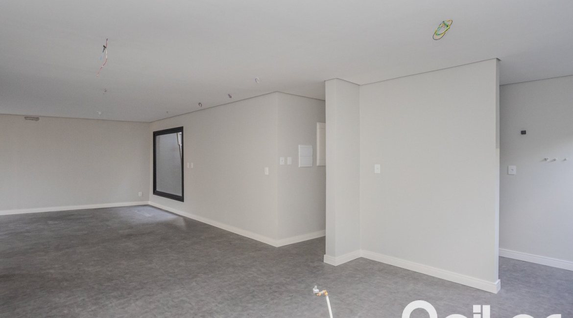 Casa à venda com 230m², 3 dormitórios, 3 suítes, 2 vagas, no bairro Vila Assunção em Porto Alegre