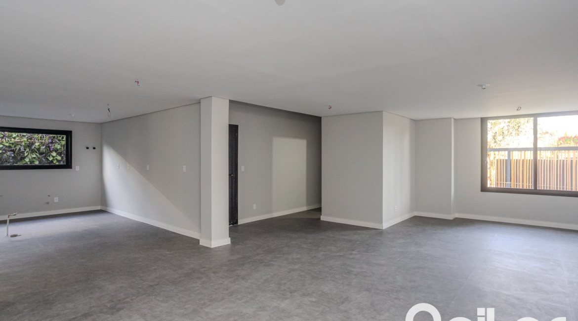 Casa à venda com 230m², 3 dormitórios, 3 suítes, 2 vagas, no bairro Vila Assunção em Porto Alegre