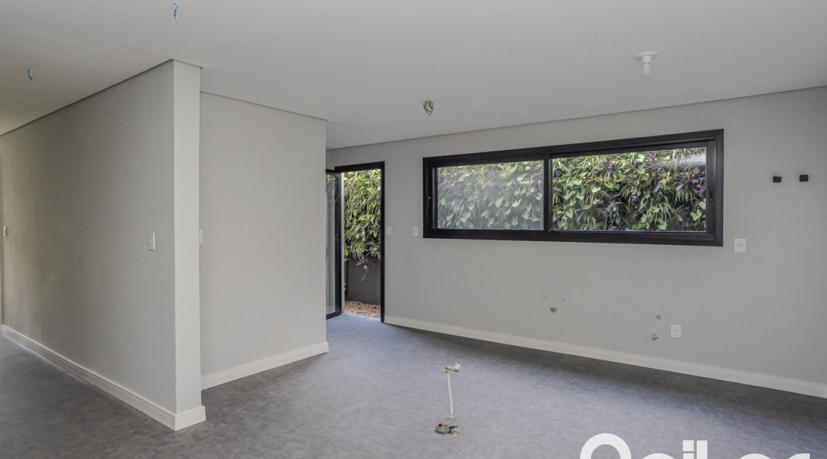 Casa à venda com 230m², 3 dormitórios, 3 suítes, 2 vagas, no bairro Vila Assunção em Porto Alegre