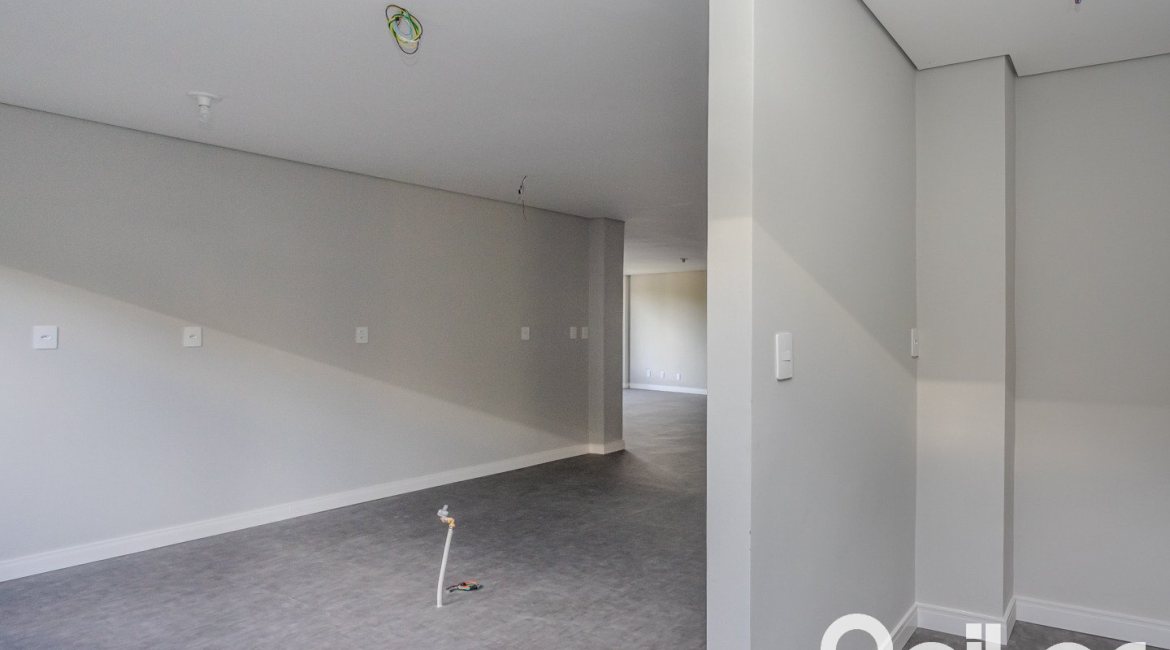 Casa à venda com 230m², 3 dormitórios, 3 suítes, 2 vagas, no bairro Vila Assunção em Porto Alegre