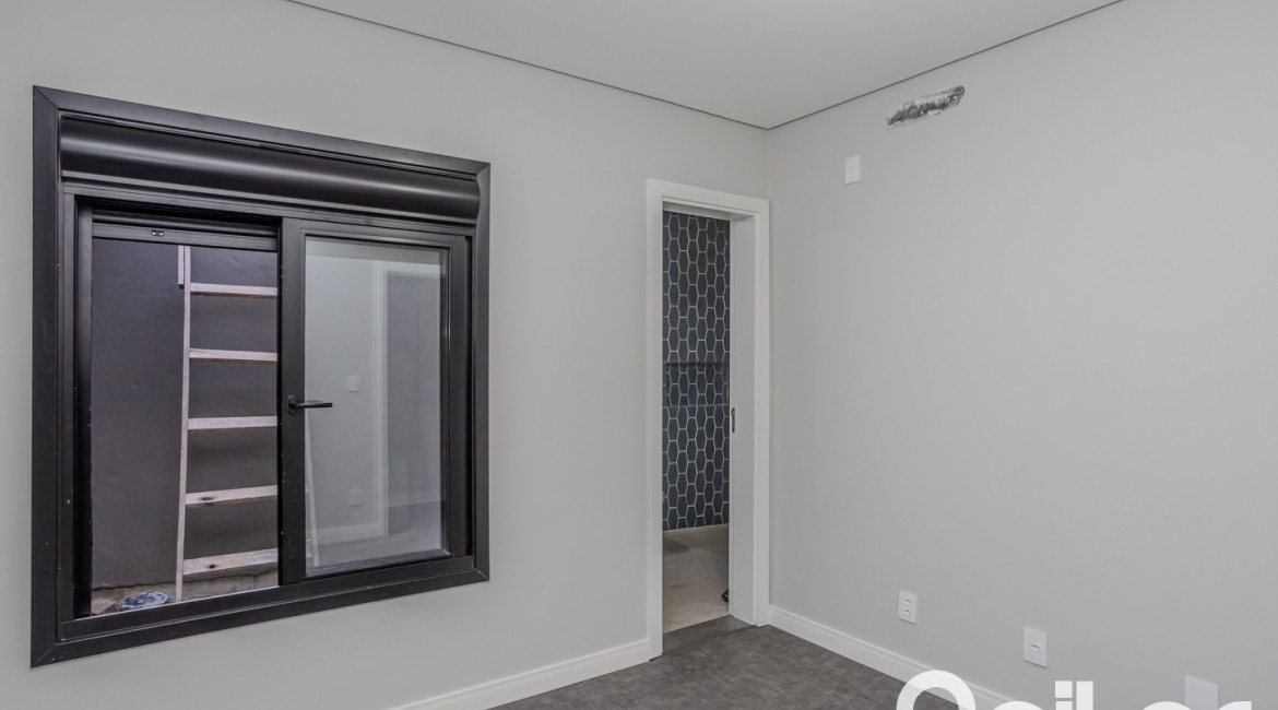 Casa à venda com 230m², 3 dormitórios, 3 suítes, 2 vagas, no bairro Vila Assunção em Porto Alegre