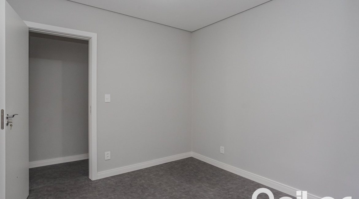 Casa à venda com 230m², 3 dormitórios, 3 suítes, 2 vagas, no bairro Vila Assunção em Porto Alegre