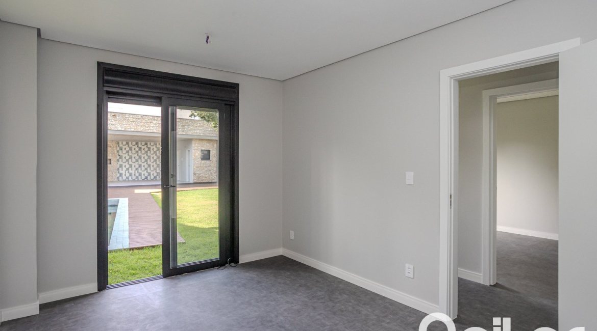 Casa à venda com 230m², 3 dormitórios, 3 suítes, 2 vagas, no bairro Vila Assunção em Porto Alegre