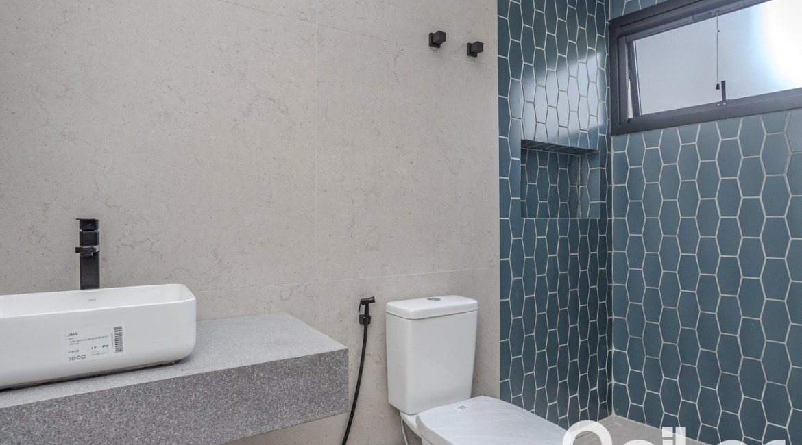 Casa à venda com 230m², 3 dormitórios, 3 suítes, 2 vagas, no bairro Vila Assunção em Porto Alegre