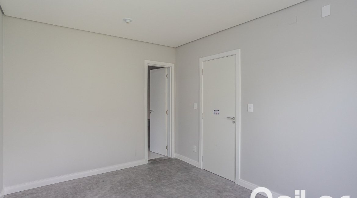 Casa à venda com 230m², 3 dormitórios, 3 suítes, 2 vagas, no bairro Vila Assunção em Porto Alegre