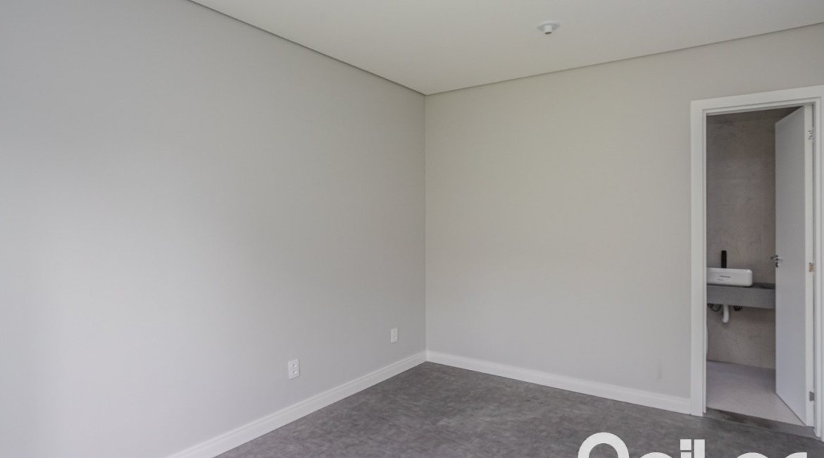 Casa à venda com 230m², 3 dormitórios, 3 suítes, 2 vagas, no bairro Vila Assunção em Porto Alegre