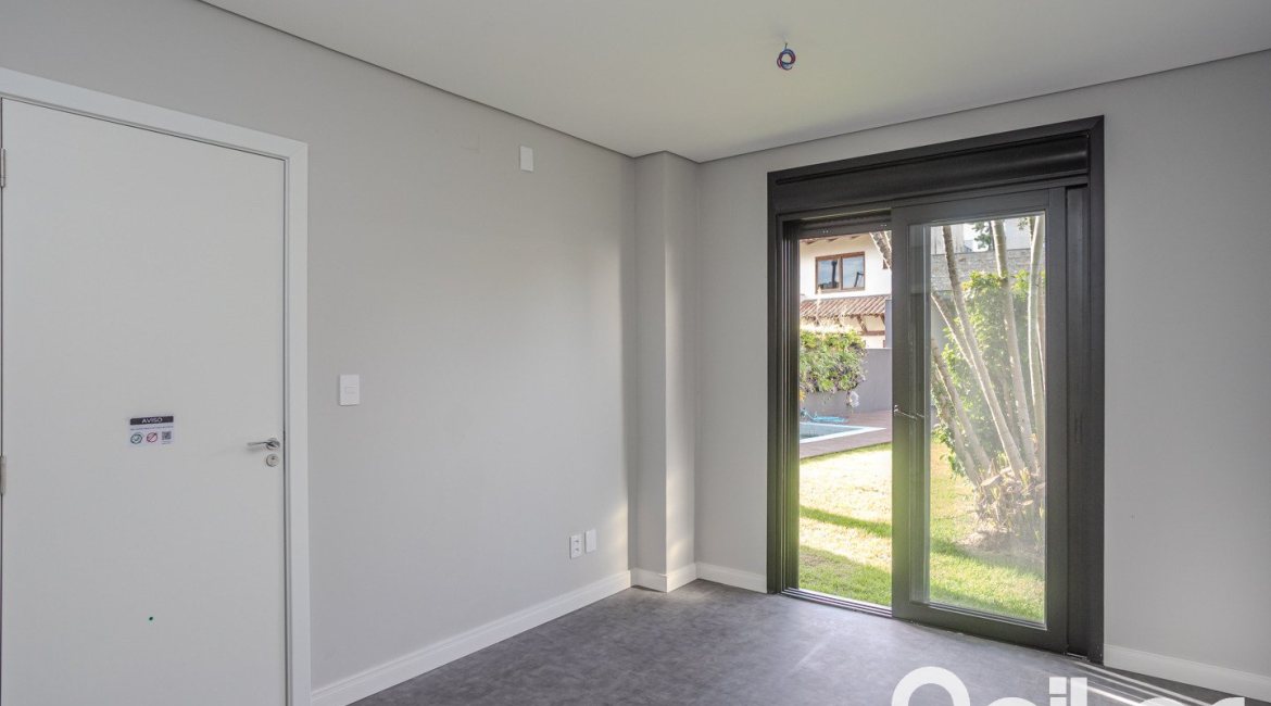 Casa à venda com 230m², 3 dormitórios, 3 suítes, 2 vagas, no bairro Vila Assunção em Porto Alegre