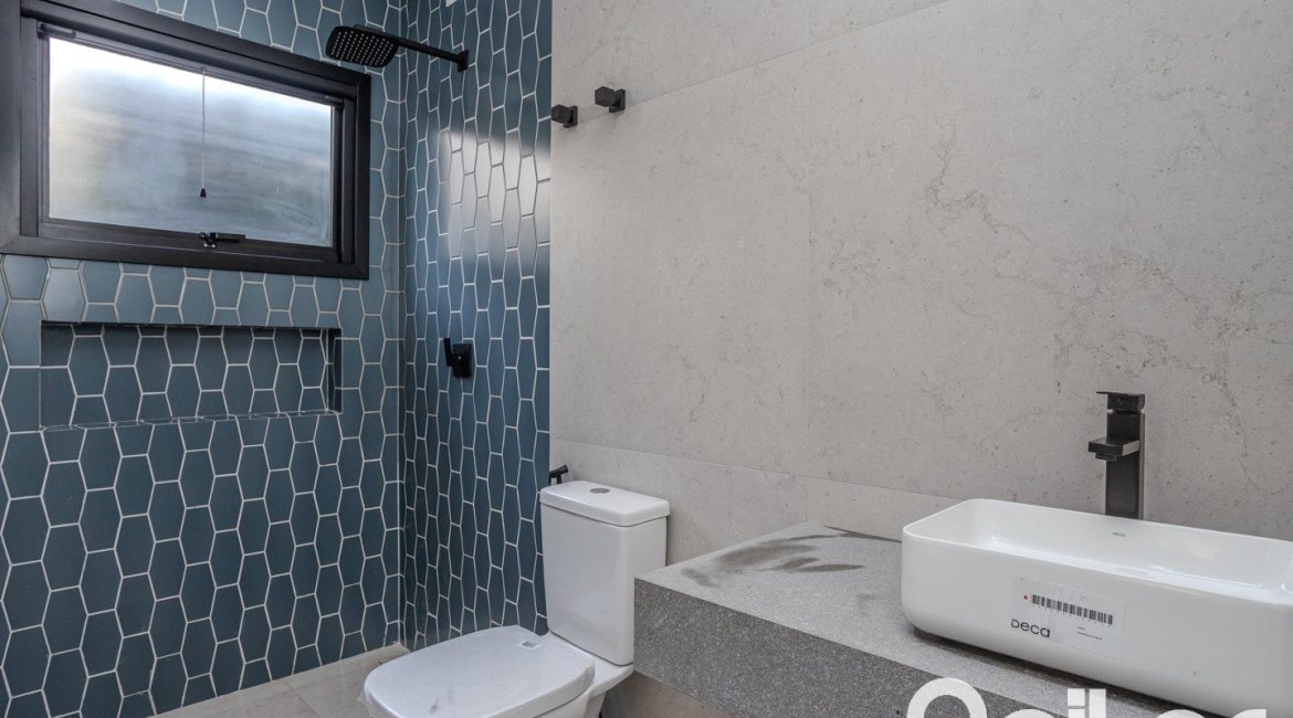 Casa à venda com 230m², 3 dormitórios, 3 suítes, 2 vagas, no bairro Vila Assunção em Porto Alegre