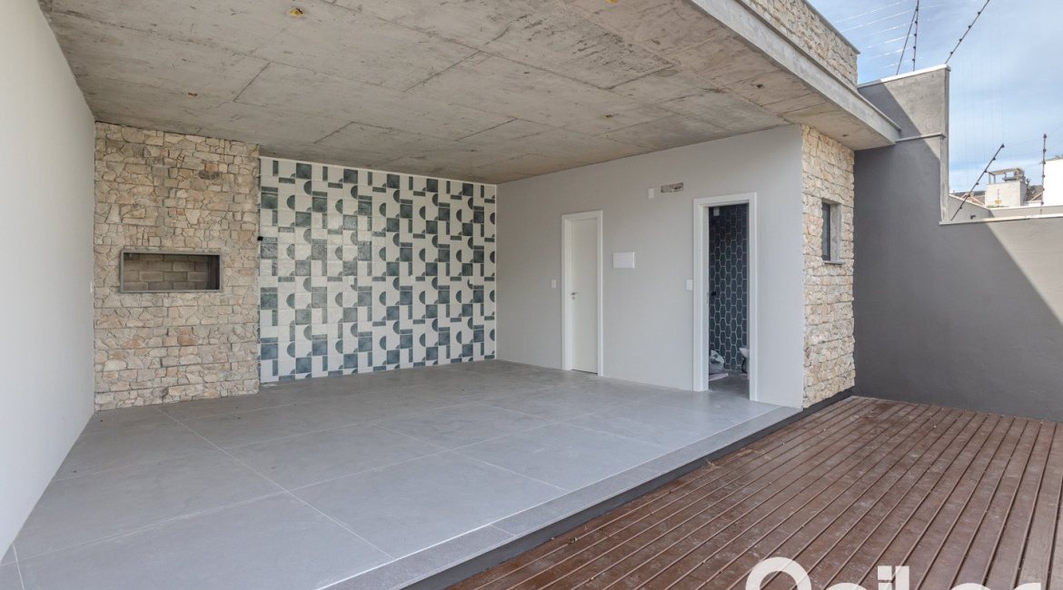 Casa à venda com 230m², 3 dormitórios, 3 suítes, 2 vagas, no bairro Vila Assunção em Porto Alegre