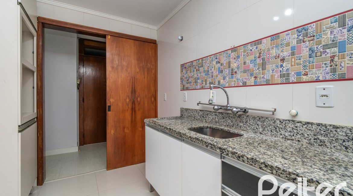 Apartamento à venda com 74m², 2 dormitórios, 1 vaga, no bairro Tristeza em Porto Alegre