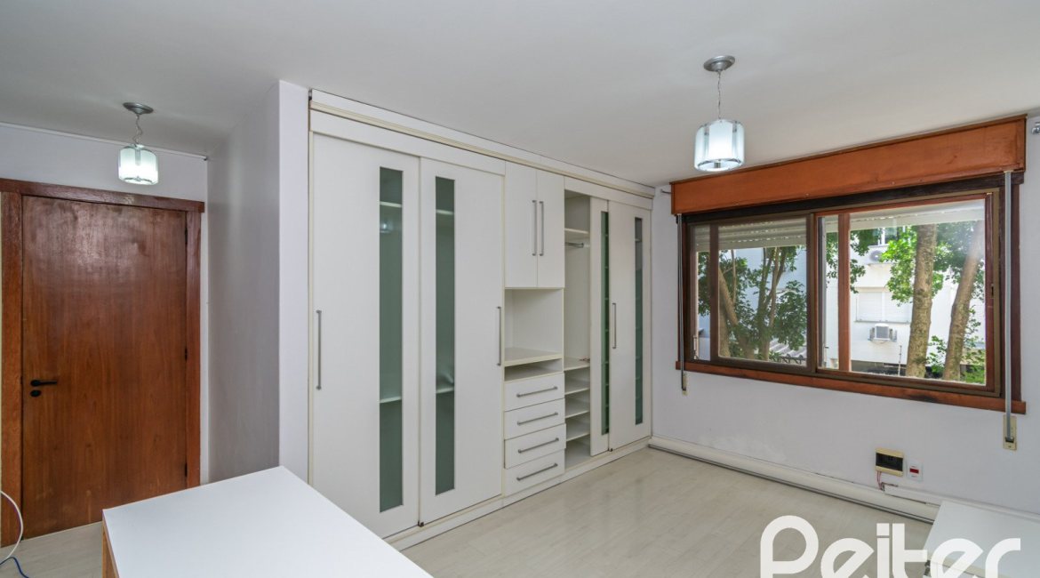 Apartamento à venda com 74m², 2 dormitórios, 1 vaga, no bairro Tristeza em Porto Alegre