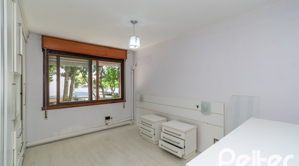 Apartamento à venda com 74m², 2 dormitórios, 1 vaga, no bairro Tristeza em Porto Alegre