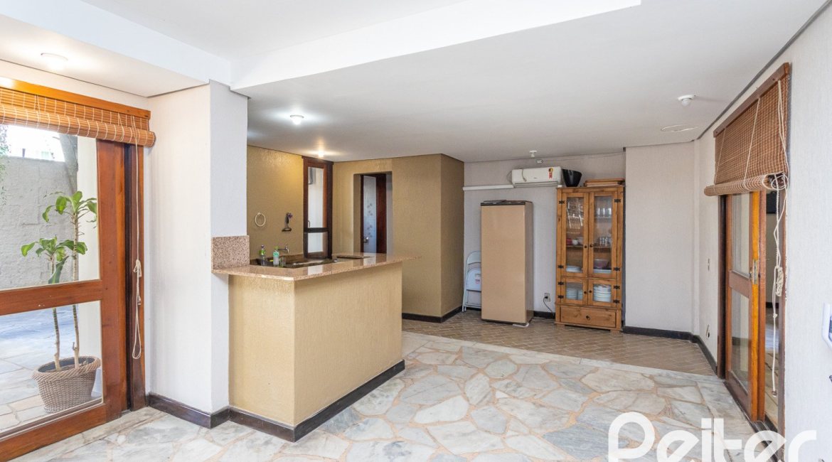 Apartamento à venda com 74m², 2 dormitórios, 1 vaga, no bairro Tristeza em Porto Alegre