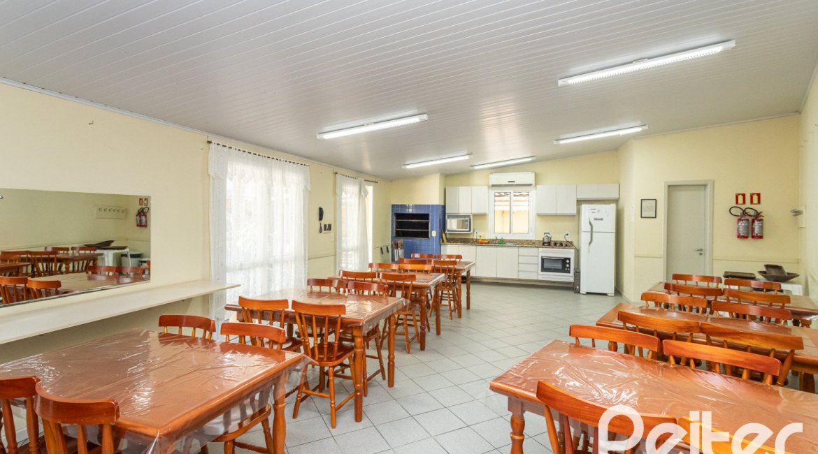 Apartamento à venda com 55m², 2 dormitórios, 1 vaga, no bairro Cavalhada em Porto Alegre