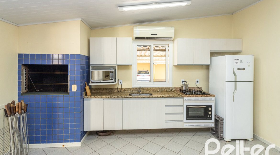 Apartamento à venda com 55m², 2 dormitórios, 1 vaga, no bairro Cavalhada em Porto Alegre