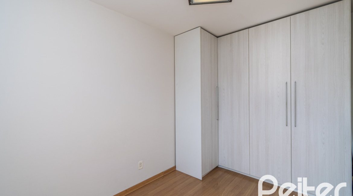 Apartamento à venda com 55m², 2 dormitórios, 1 vaga, no bairro Cavalhada em Porto Alegre
