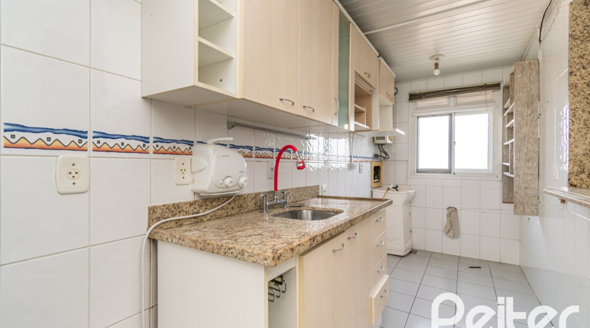 Apartamento à venda com 55m², 2 dormitórios, 1 vaga, no bairro Cavalhada em Porto Alegre