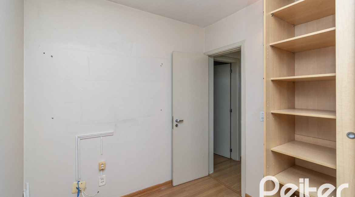 Apartamento à venda com 55m², 2 dormitórios, 1 vaga, no bairro Cavalhada em Porto Alegre