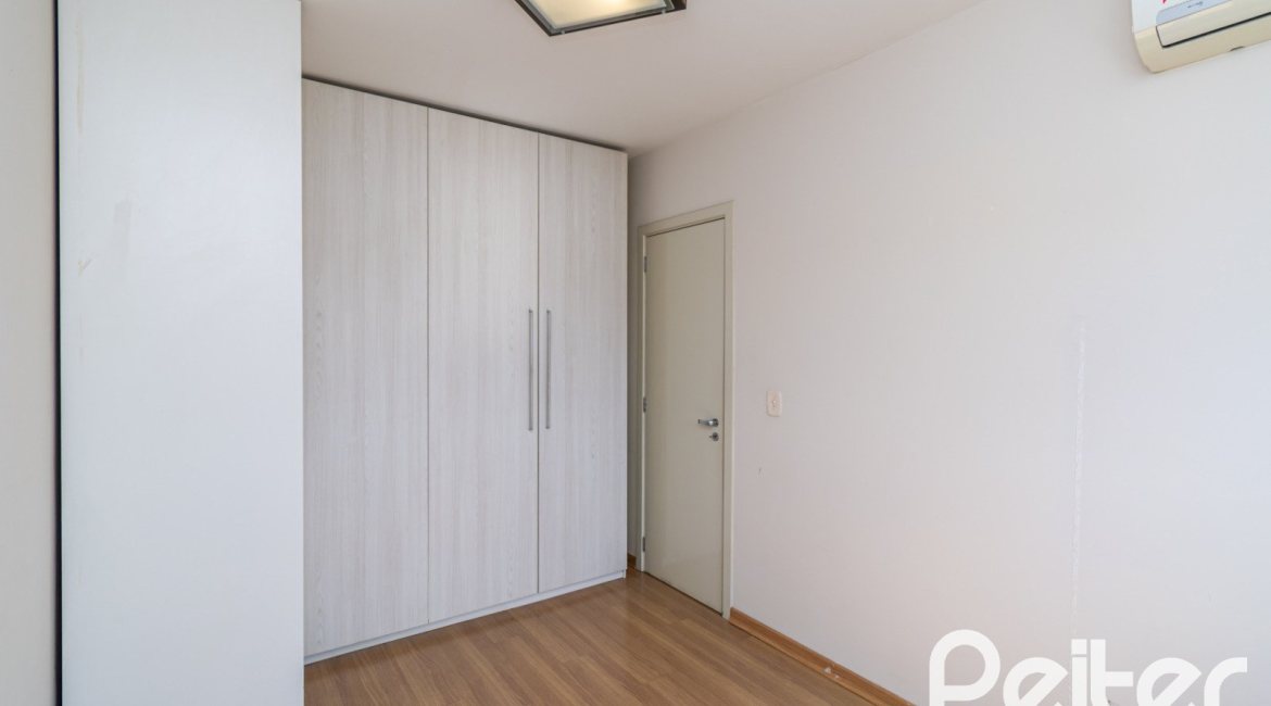 Apartamento à venda com 55m², 2 dormitórios, 1 vaga, no bairro Cavalhada em Porto Alegre