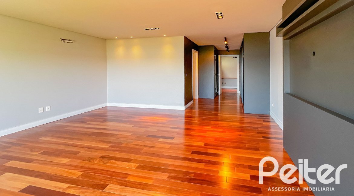 Cobertura à venda com 384m², 3 dormitórios, 3 suítes, 3 vagas, no bairro Tristeza em Porto Alegre