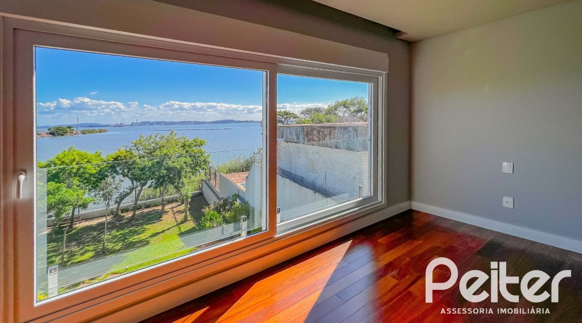 Cobertura à venda com 384m², 3 dormitórios, 3 suítes, 3 vagas, no bairro Tristeza em Porto Alegre