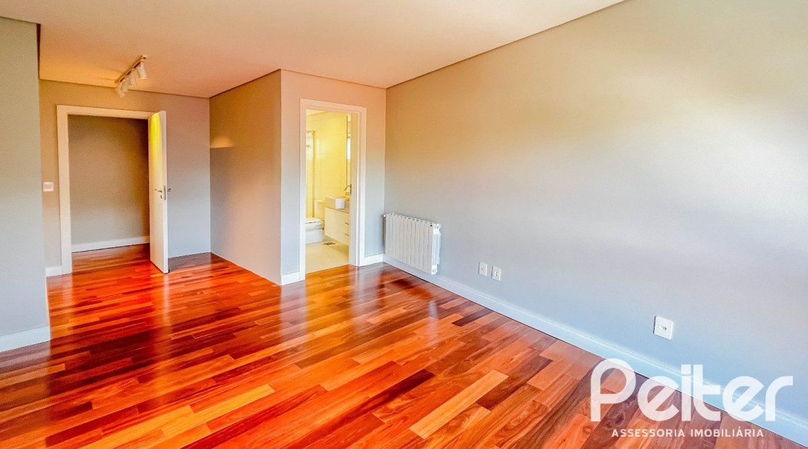 Cobertura à venda com 384m², 3 dormitórios, 3 suítes, 3 vagas, no bairro Tristeza em Porto Alegre