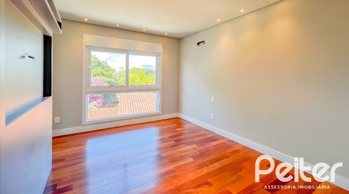 Cobertura à venda com 384m², 3 dormitórios, 3 suítes, 3 vagas, no bairro Tristeza em Porto Alegre