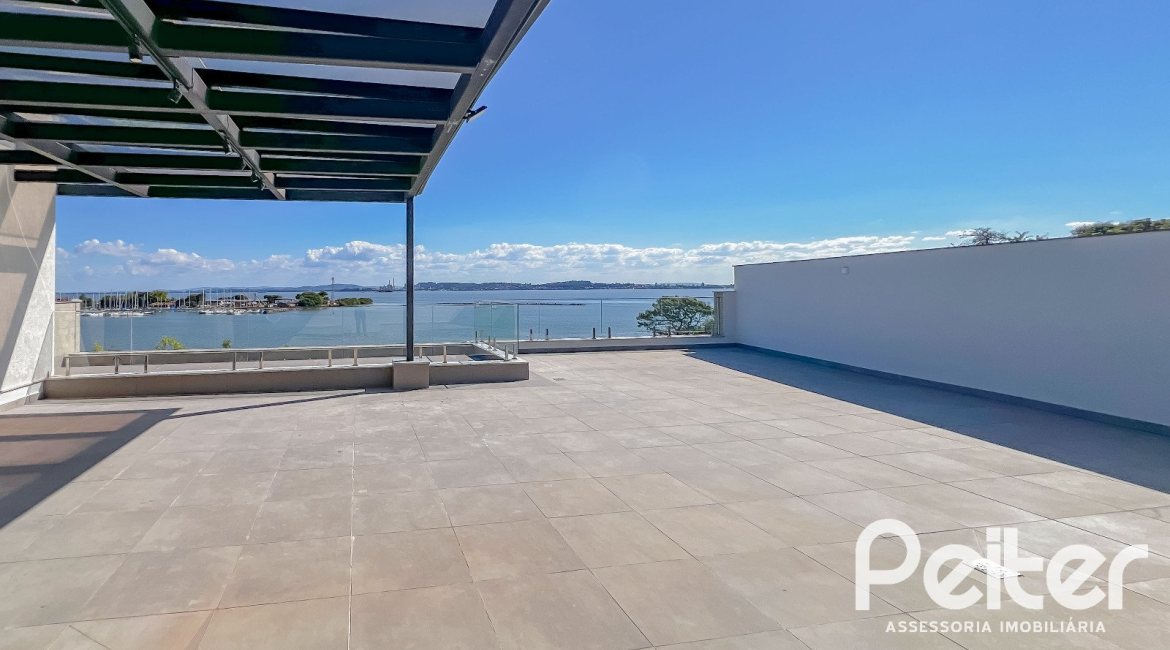Cobertura à venda com 384m², 3 dormitórios, 3 suítes, 3 vagas, no bairro Tristeza em Porto Alegre