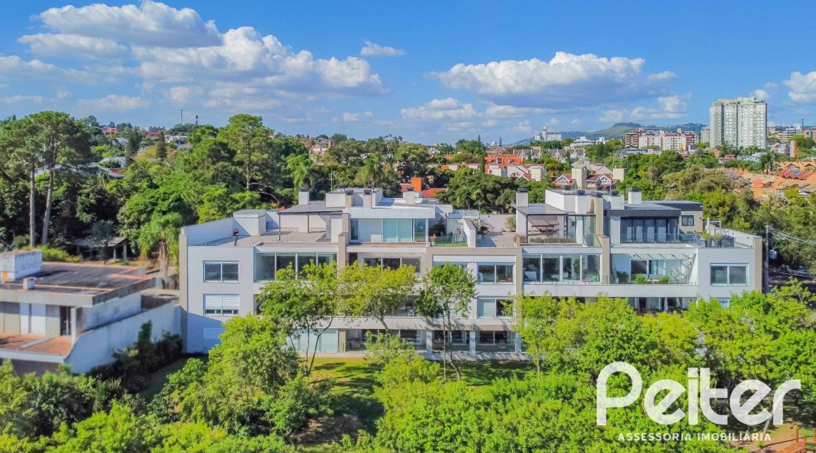 Cobertura à venda com 384m², 3 dormitórios, 3 suítes, 3 vagas, no bairro Tristeza em Porto Alegre